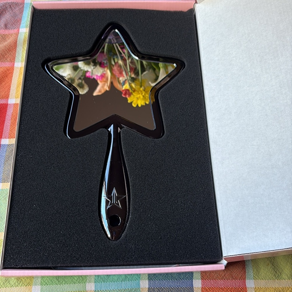 ⭐️🌟⭐️JEFFREE STAR Star-Shaped Black Hand Mirror 🌟⭐️🌟 NWT 🌟⭐️🌟